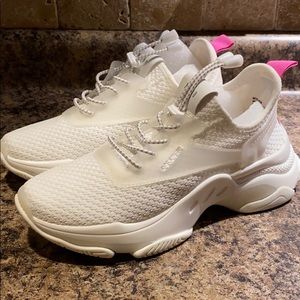 Steve Madden Myles Sneaker